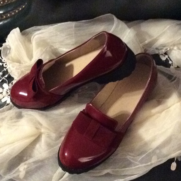Like-New RED PATENT SHOES - Picture 1 of 4